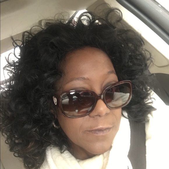 Meet your Posher, Carolyn - Picture 1 of 1